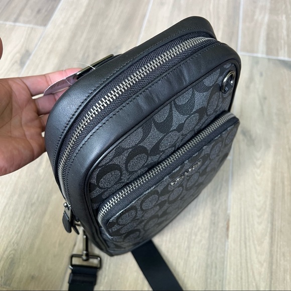 Coach Graham Pack In Signature Canvas - Picture 6 of 8